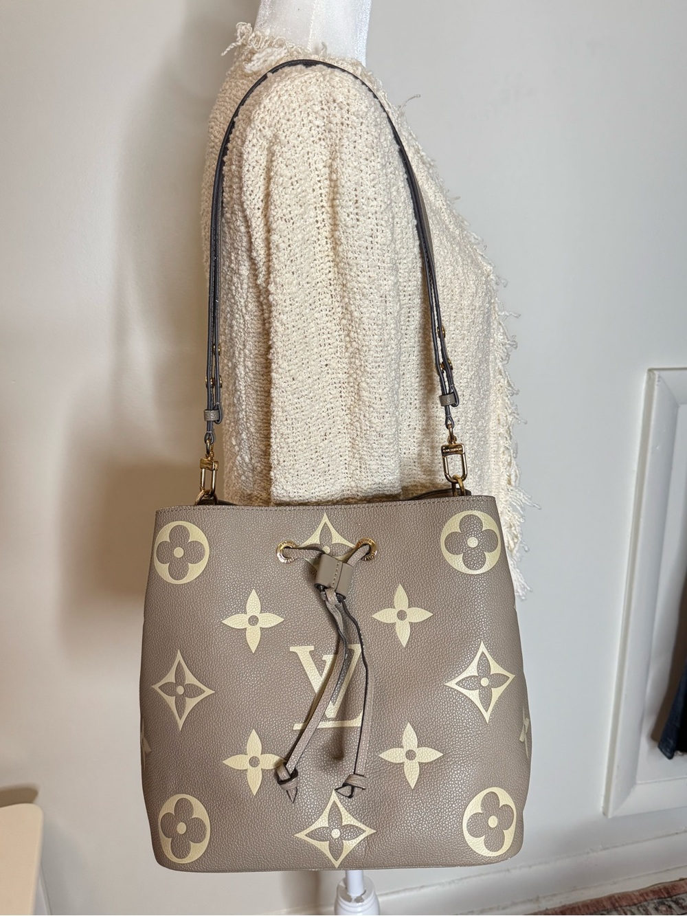 Bucket bag